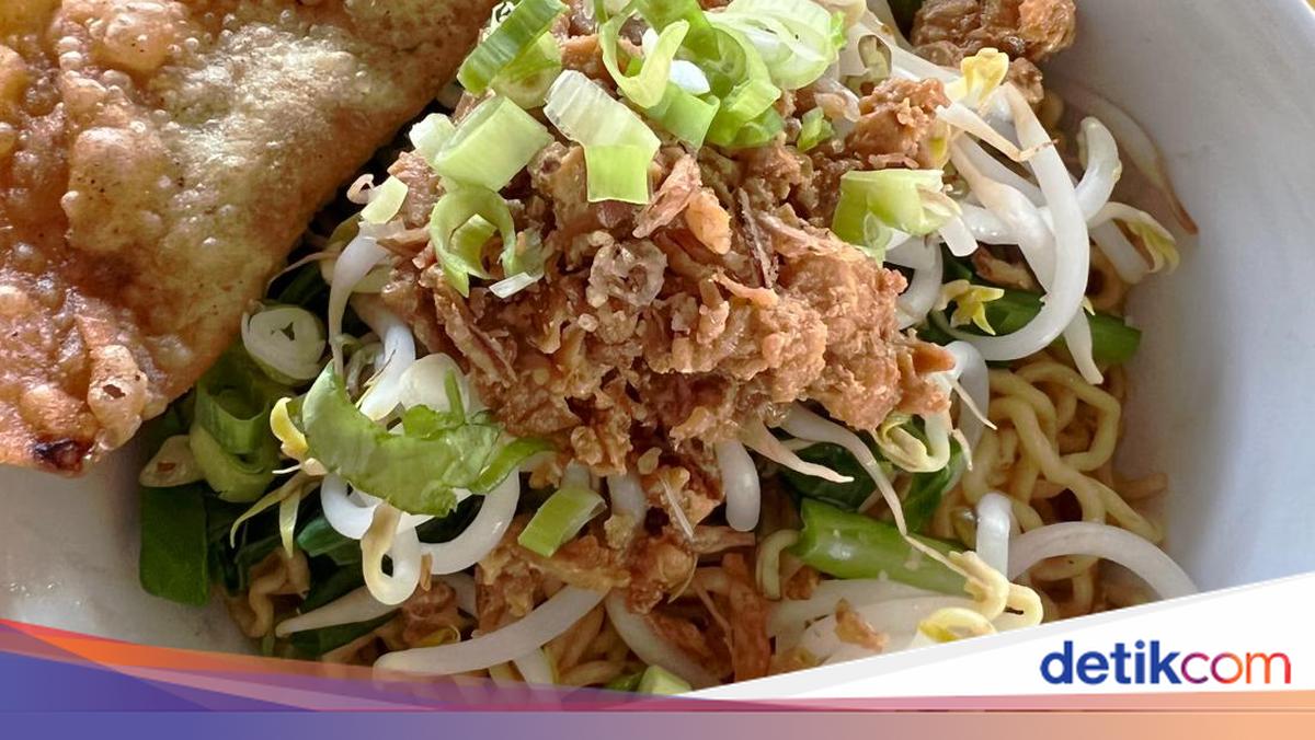 Mie Yamin & Pangsit By Sharana: Kenikmatan yang Menggigit di Jantung Cilacap